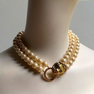 Vintage 1980s double strand faux Pearl necklace with gold lion head clasp